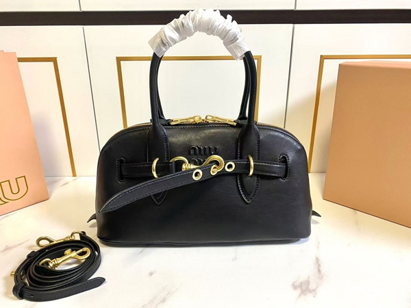 スーパーコピーブランドバッグ正面デザイン